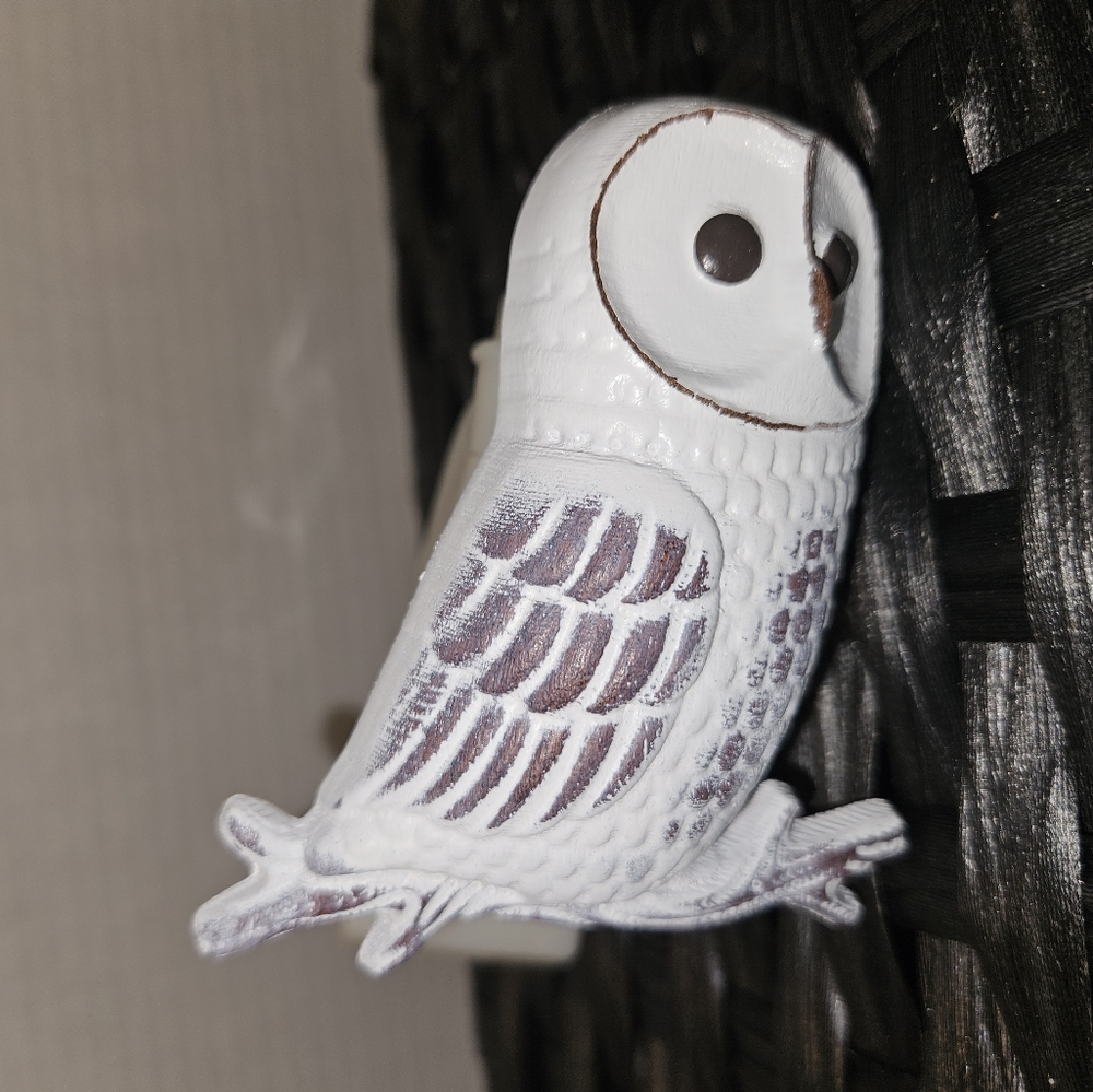 Bath & Body Works Wallflower Bulb Plug Wooden Snowy Barn Owl
